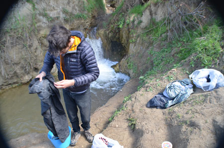 wash-clothes-in-hot-spring