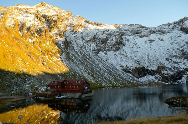 This chalet is open all year round. There is accessible by cable car when the road is closed during winter