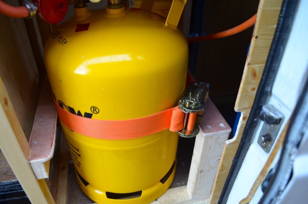 securing-gas-bottle