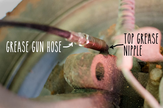 grease-kingpins-grease-gun-attached