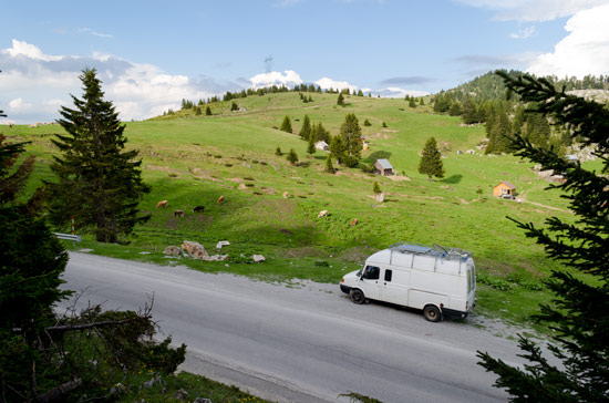 driving-through-montenegro-in-campervan-border