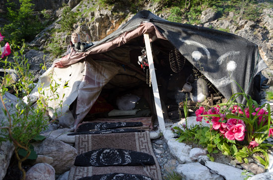 kosovo-river-squat-master-bedroom