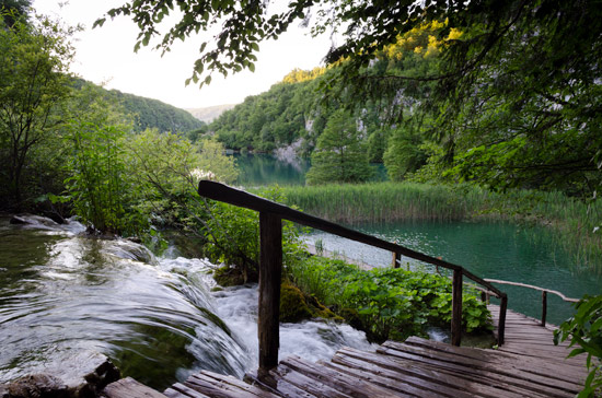 plitvicka-croatia-walk-waterfall