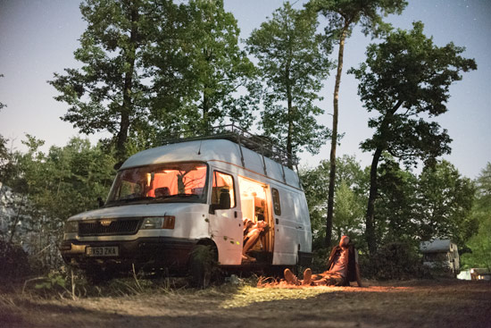 finding-free-party-camping-night