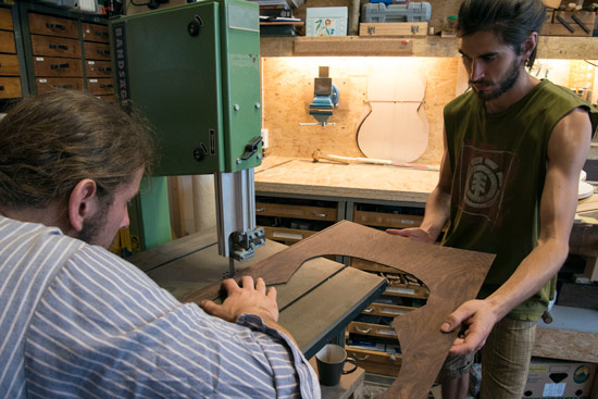 leipzig-luthier-cutting-wood
