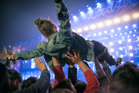 woodstock-poland-2015-crowd-surf