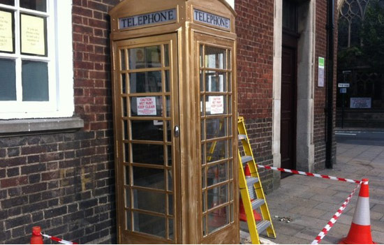 hull-city-of-culture-2017-gold-phone-box