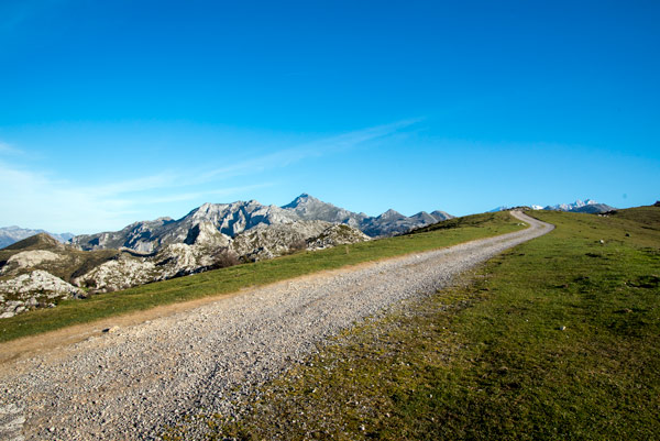picos-de-europa-glacial-lakes-covadonga-18