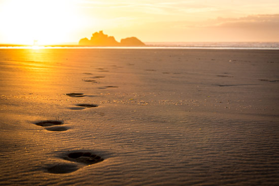 morocco-essaouira-campervan-footsteps-in-sand